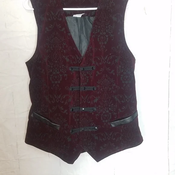 Spirit Halloween velvet faux leather vest - Picture 8 of 9